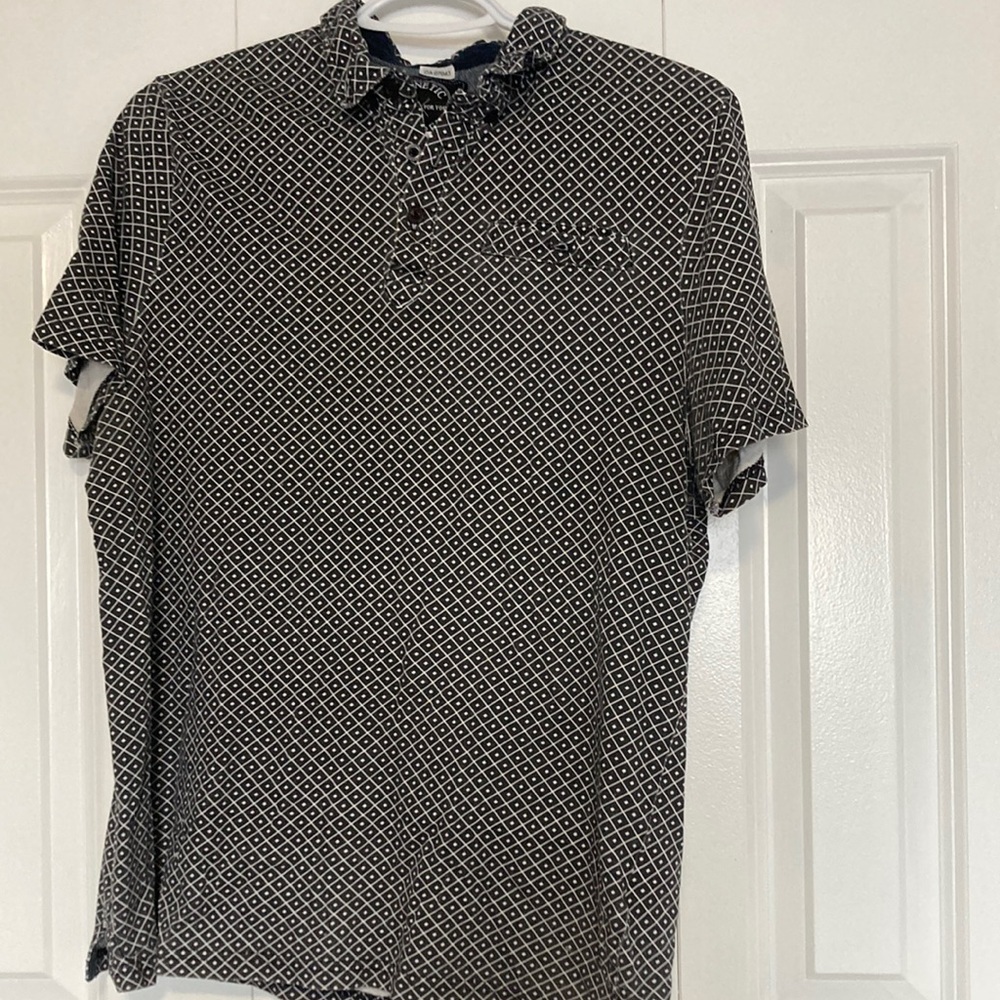 Men's Black and White Patterned Shirt